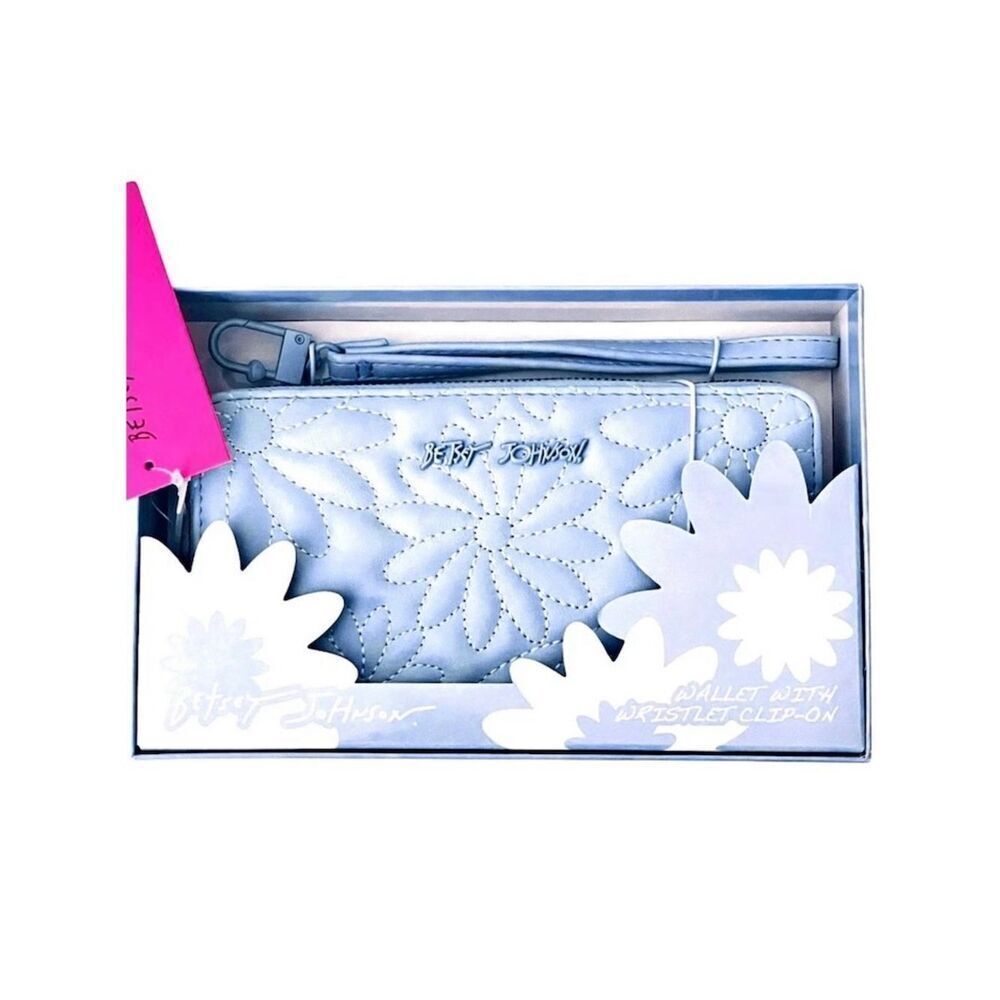 NWT Betsey Johnson Quilted Flowers Celeste Blue Zip All Around Wristlet Wallet